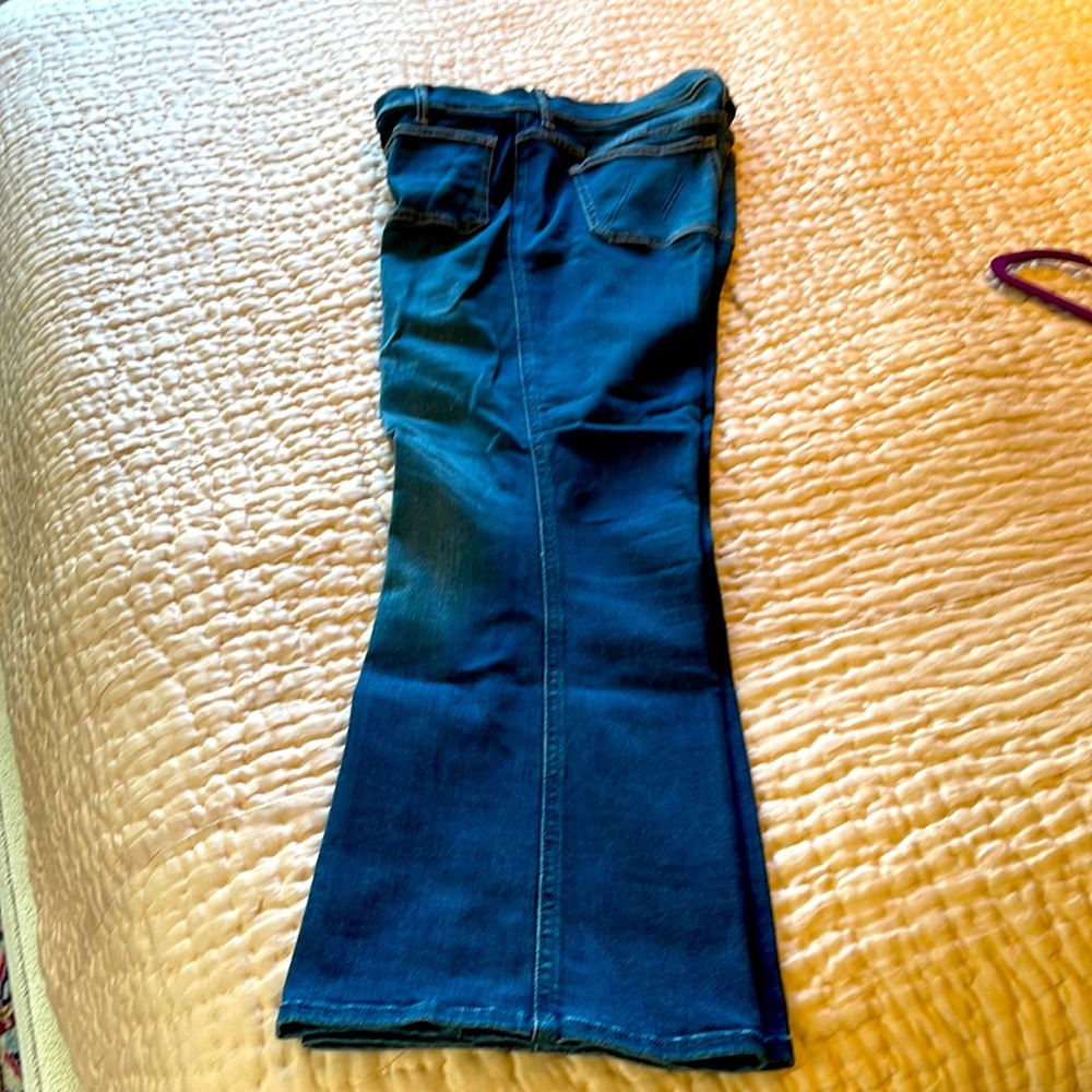 Mother cropped blue jean